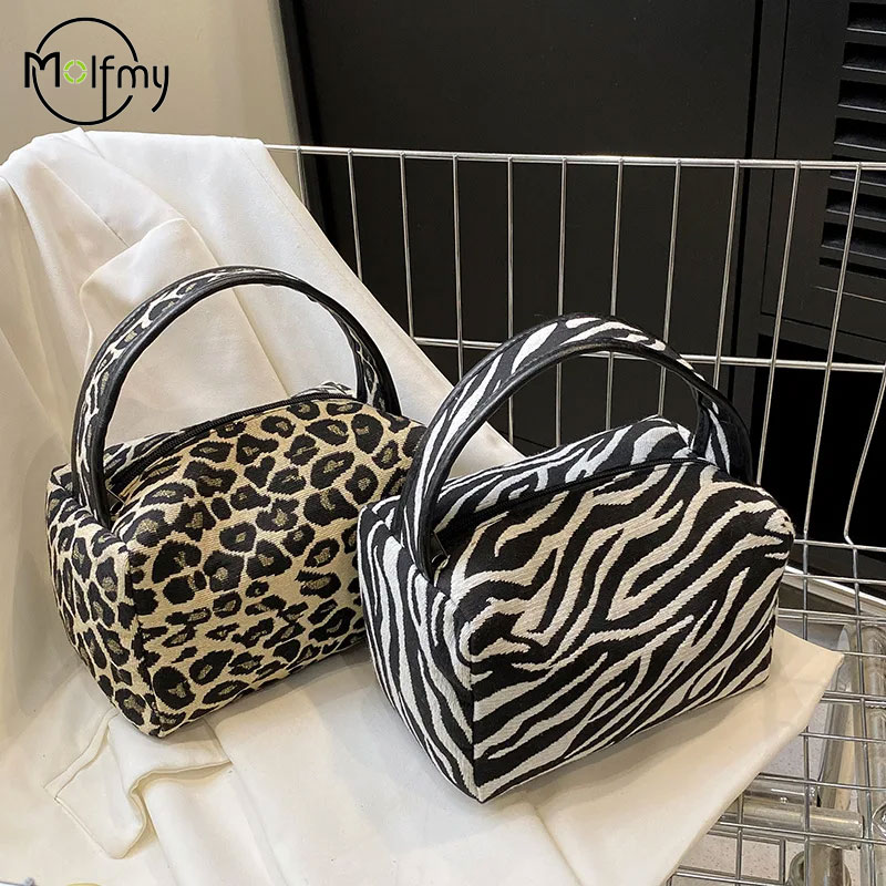 Luxury Skincare & Spa Reviews - Bolsa de maquillaje de leopardo, bolso