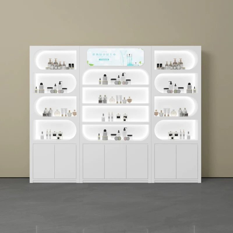 Luxury Skincare & Spa Reviews - Vitrina nórdica minimalista para salón de