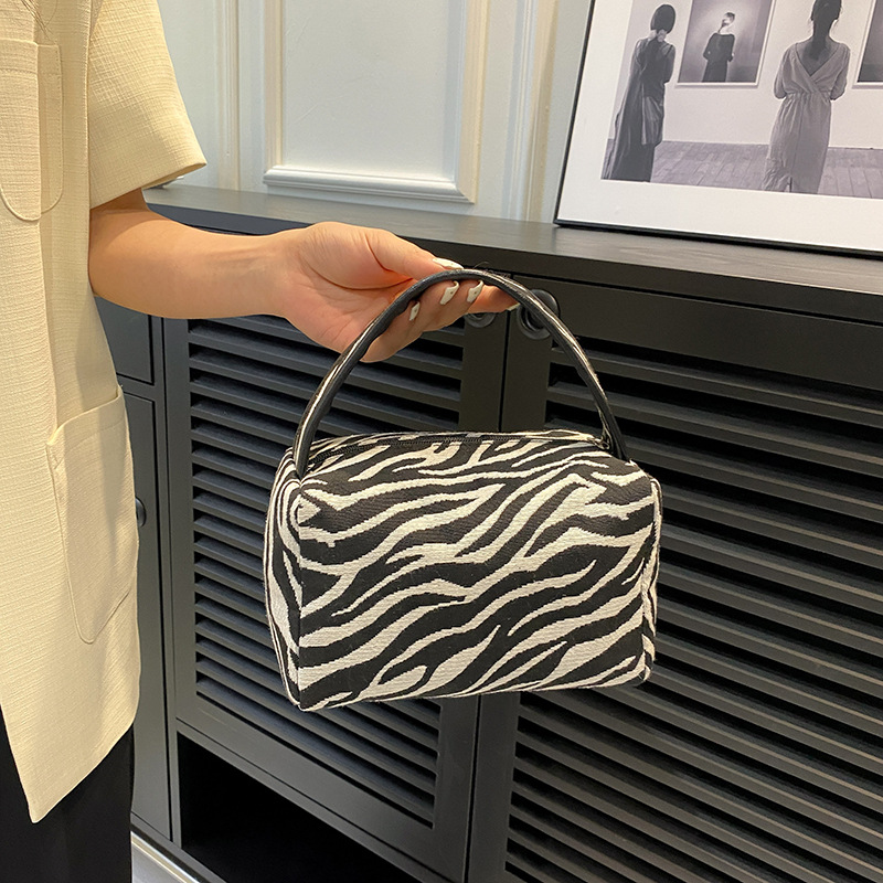 Bolsa de maquillaje de leopard - Luxury Skincare & Spa Reviews reseña y precio